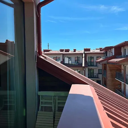 2 Miegamuju Kambariu Apartamentai Palangos Centre Su Vaiku Zaidimo Aikstele *